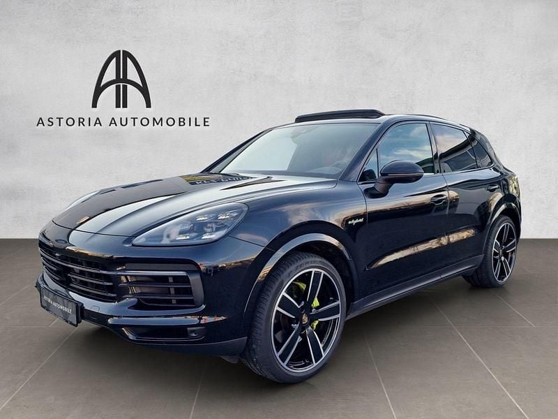 Negru Utilizat 2021 Porsche Cayenne SUV | 71.862 EUR (Preț OK) - Imagine 1/1