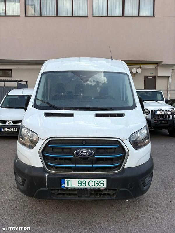 Culoarealb Utilizat 2024 Ford Transit Monovolum | 31.000 EUR - Imagine 1/4