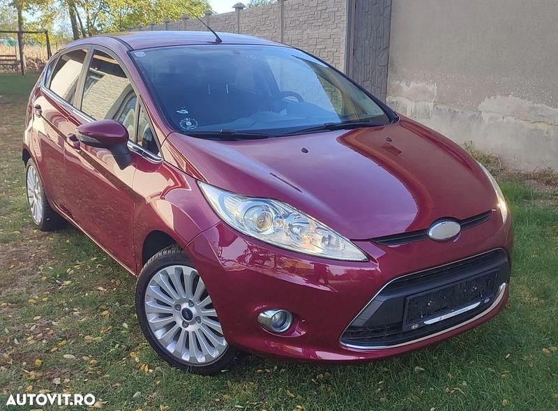 Second-hand Ford Fiesta Titanium 82 CP (60 kW) 2010 Culoarerosu Hatchback