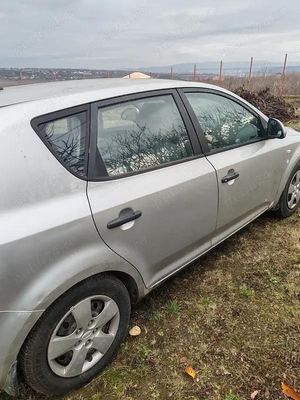 Second-hand Kia Ceed 109 CP (80 kW) 2008 Argintiu Hatchback