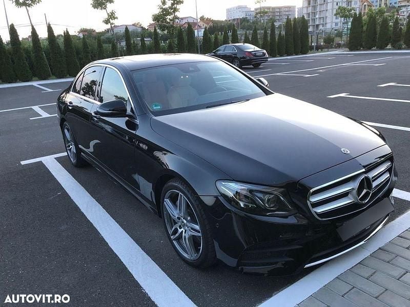 Culoarenegru Utilizat 2018 Mercedes E220 Berlinǎ | 29.500 EUR (Preț bun) - Imagine 1/4