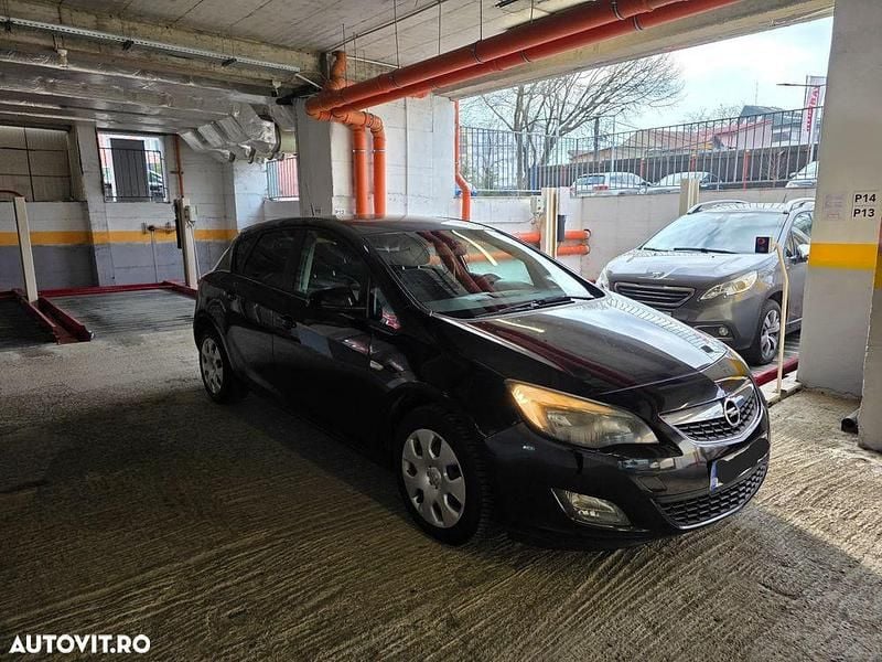 Second-hand Opel Astra 110 CP (80 kW) 2011 Culoarenegru Hatchback