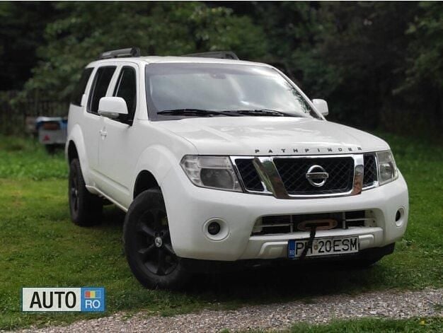 Alb Utilizat 2012 Nissan Pathfinder SUV | 7.900 EUR - Imagine 1/4