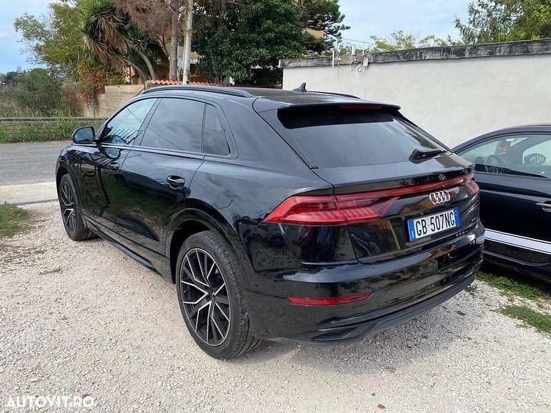 Culoarenegru Utilizat 2020 Audi Q8 Sport SUV | 59.700 EUR - Imagine 1/4