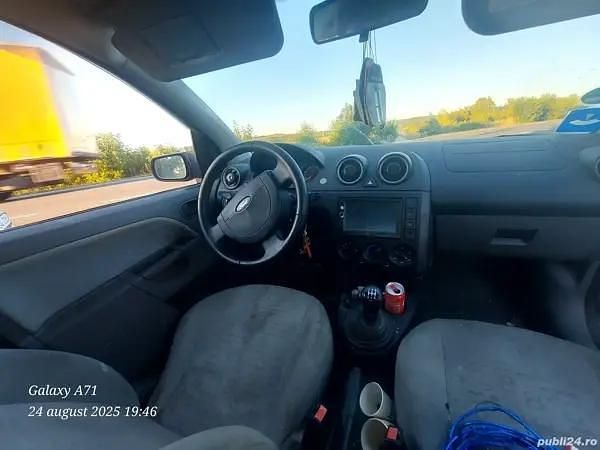 Utilizat 2002 Ford Fiesta Hatchback | 500 EUR (Preț bun) - Imagine 1/4