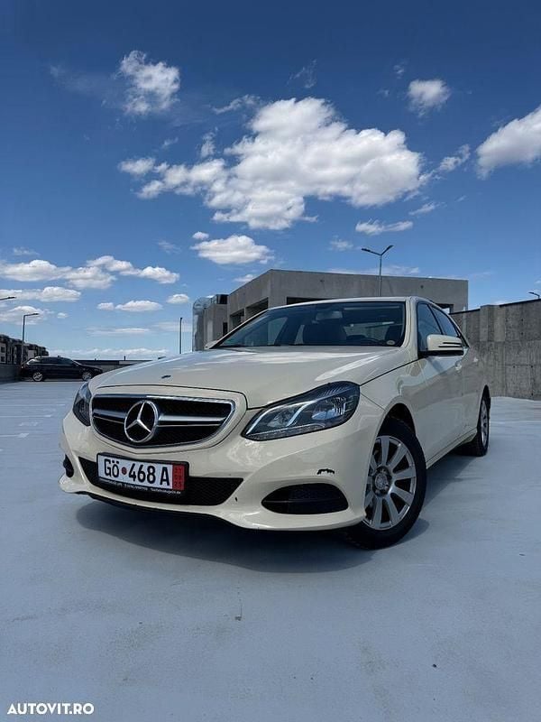 Culoarebej Utilizat 2015 Mercedes E200 Berlinǎ | 6.990 EUR (Super Preț) - Imagine 1/4