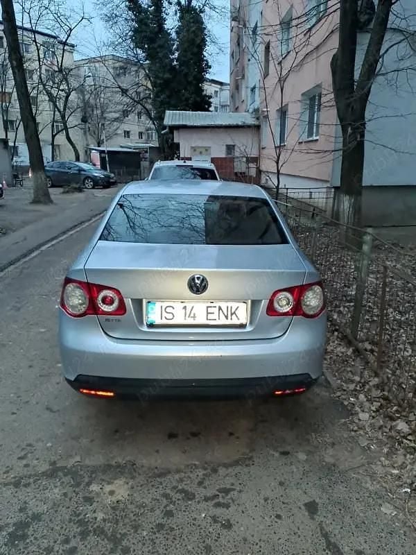 Second-hand VW Jetta 105 CP (77 kW) 2010 Berlinǎ