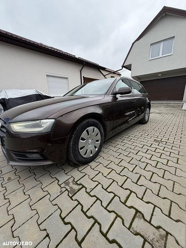 Second-hand Audi A4 143 CP (105 kW) 2012 Culoaremaro Break