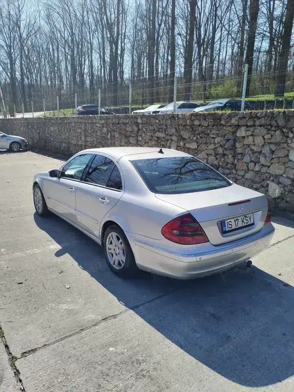 Utilizat 2003 Mercedes E220 Berlinǎ | 4.000 EUR - Imagine 1/4