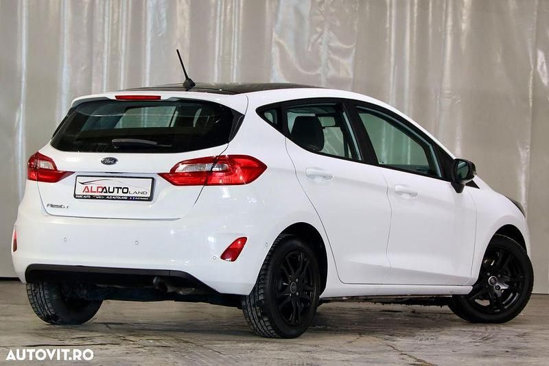 Second-hand Ford Fiesta Trend 100 CP (73 kW) 2019 Culoarealb Hatchback