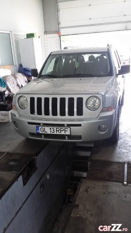 Argintiu Utilizat 2010 Jeep Patriot SUV | 5.100 EUR - Imagine 1/4