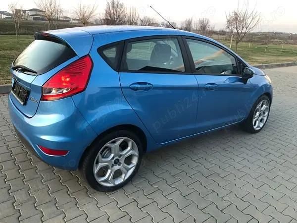Second-hand Ford Fiesta Trend 70 CP (51 kW) 2010 Albastru Hatchback