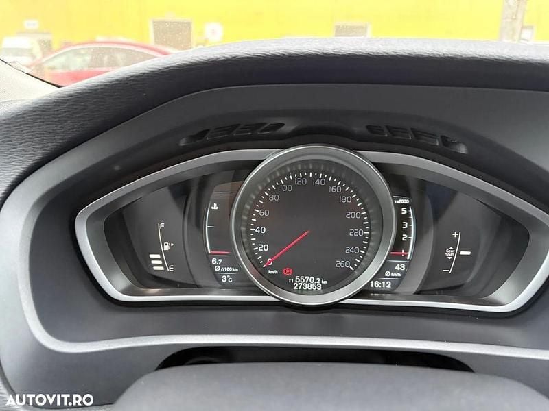 Culoarenegru Second-hand 2015 Volvo V40 Summum Hatchback | 7.800 EUR (Preț OK) - Imagine 1/4