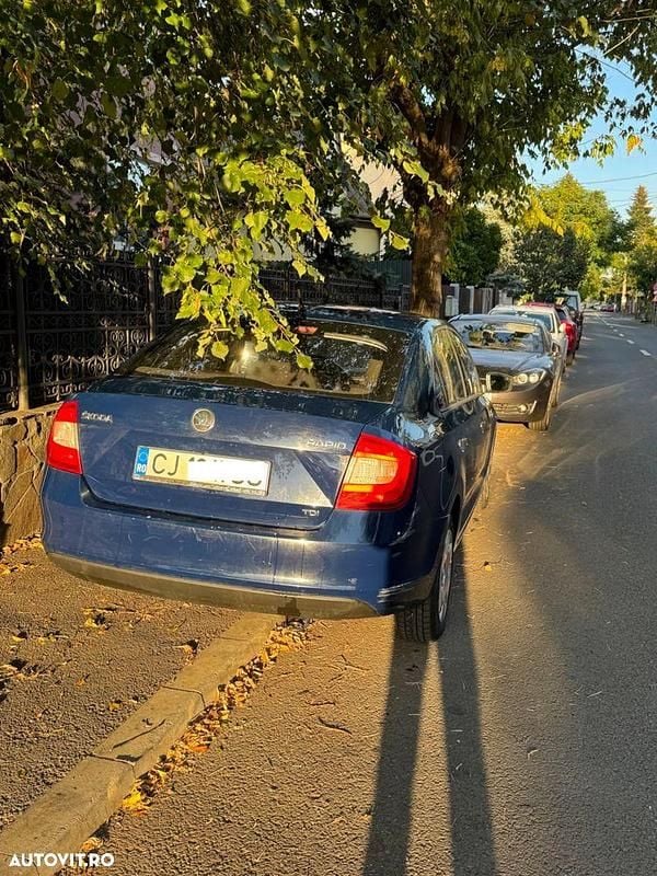 Second-hand Skoda Rapid Active 105 CP (77 kW) 2013 Culoarealbastru Hatchback