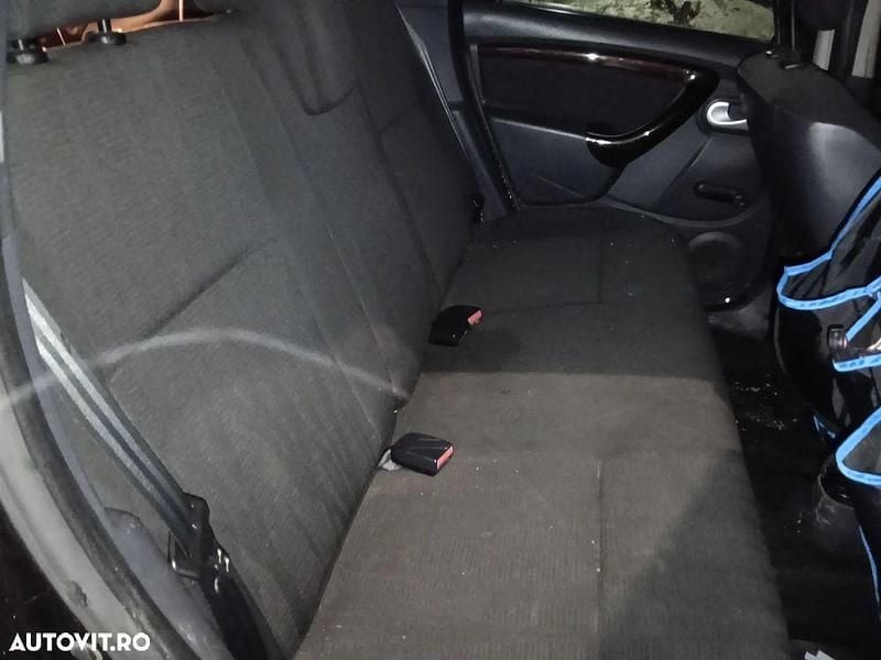 Second-hand Dacia Duster 105 CP (77 kW) 2011 Culoarenegru SUV