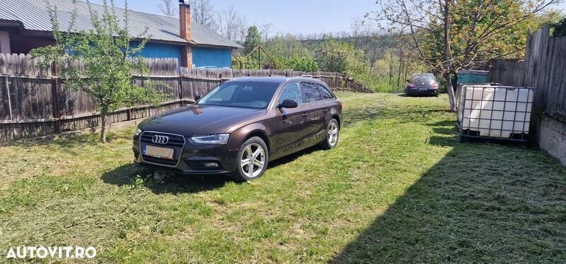Maro Utilizat 2012 Audi A4 Break | 6.600 EUR (Preț bun) - Imagine 1/4