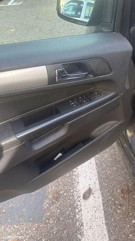 Second-hand Opel Zafira 110 CP (80 kW) 2011 Culoarenegru Monovolum