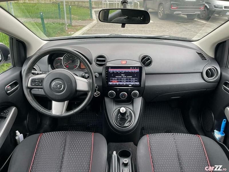 Second-hand Mazda 2 83 CP (61 kW) 2012 Alb Hatchback