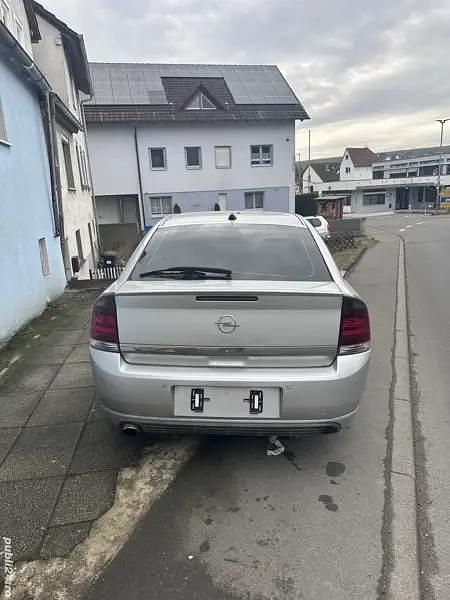 Second-hand Opel Vectra 150 CP (110 kW) 2004 Berlinǎ