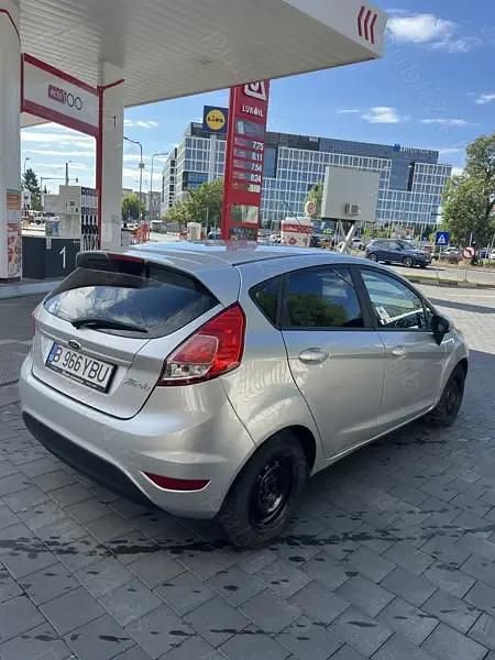 Argintiu Second-hand 2014 Ford Fiesta Hatchback | 4.800 EUR (Preț OK) - Imagine 1/4