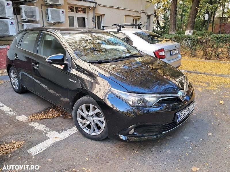 Culoarenegru Utilizat 2015 Toyota Auris Hatchback | 9.900 EUR (Preț bun) - Imagine 1/4
