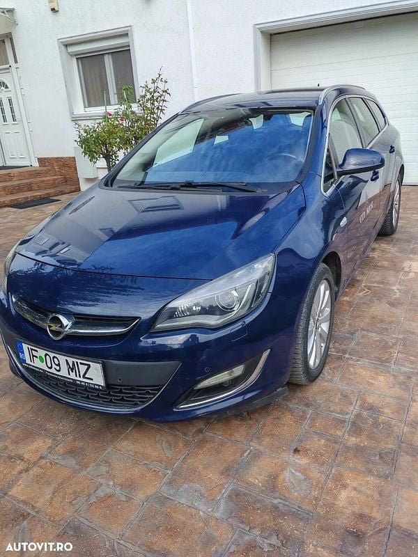 Culoarealbastru Utilizat 2014 Opel Astra Cosmo Break | 3.900 EUR (Preț bun) - Imagine 1/4