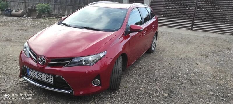 Rosu Utilizat 2014 Toyota Auris Break | 6.200 EUR - Imagine 1/4