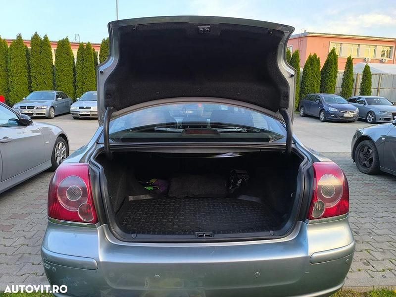 Second-hand Toyota Avensis Comfort 126 CP (92 kW) 2008 Culoaregri Berlinǎ