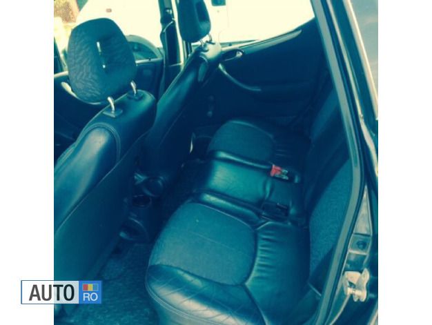 Second-hand Mercedes 190 129 CP (94 kW) 2001 Albastru marin Berlinǎ