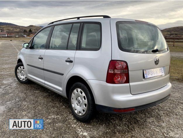 Second-hand VW Touran 105 CP (77 kW) 2007 Argintiu Monovolum