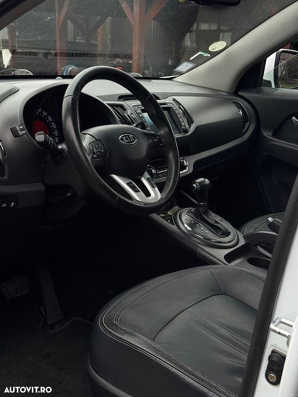 Second-hand Kia Sportage 136 CP (100 kW) 2011 Culoarealb SUV