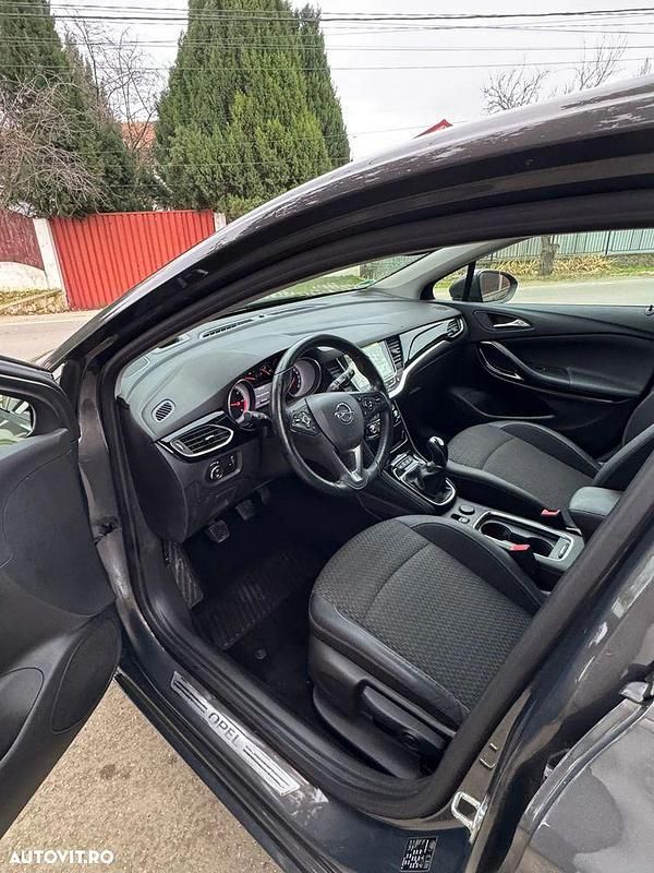 Second-hand Opel Astra Exklusiv 136 CP (100 kW) 2016 Culoaregri Hatchback