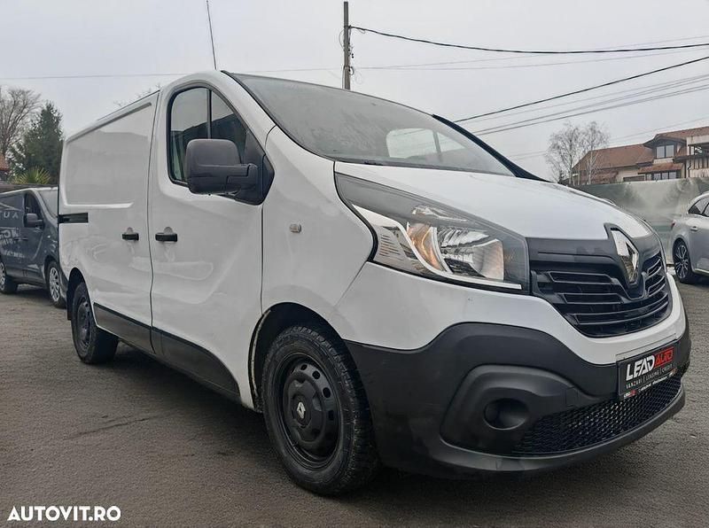 Second-hand Renault Trafic Expression 95 CP (69 kW) 2018 Culoarealb Monovolum