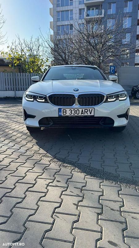 Culoarealb Utilizat 2022 BMW 330 Luxury Line Berlinǎ | 31.900 EUR (Preț OK) - Imagine 1/4