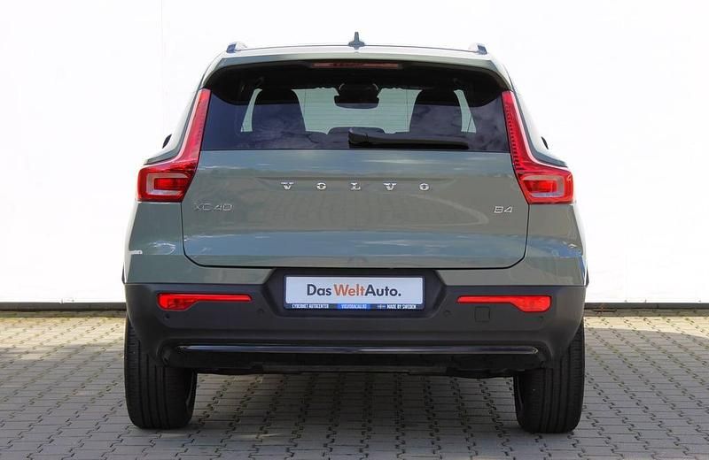Second-hand Volvo XC40 Ultimate 197 CP (144 kW) 2025 Verde inchis  normal SUV