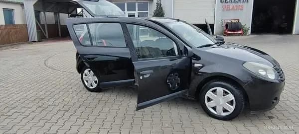 Utilizat 2011 Dacia Sandero Hatchback | 3.600 EUR (Preț OK) - Imagine 1/4