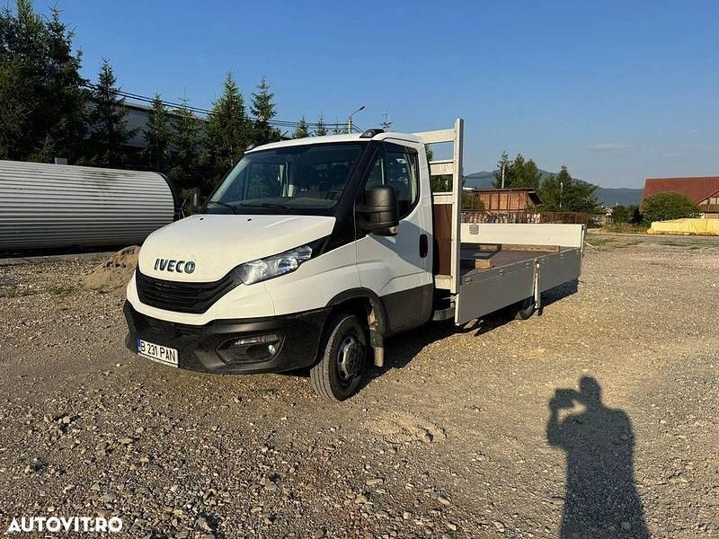 Alb Utilizat 2022 Iveco Massif Monovolum | 35.250 EUR - Imagine 1/4