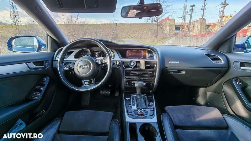 Second-hand Audi A5 S-Line 177 CP (130 kW) 2012 Culoarealbastru Coupe