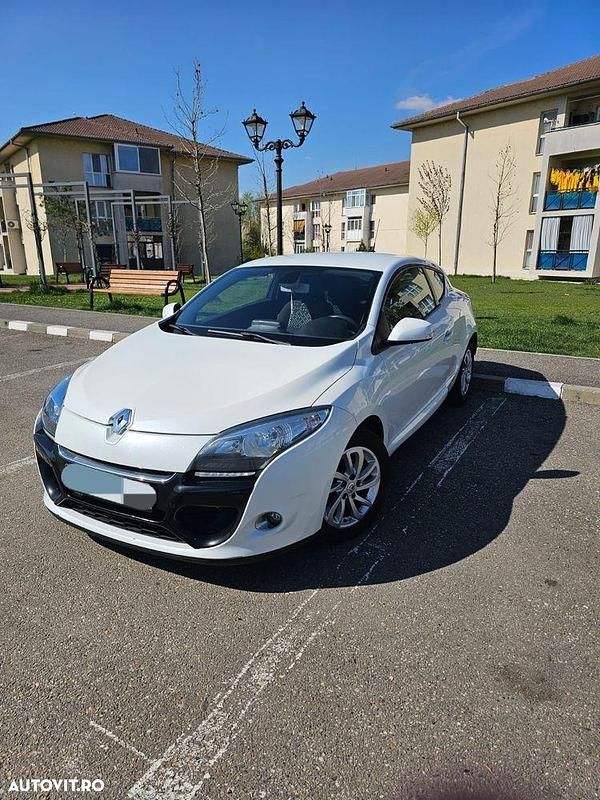 Culoarealb Utilizat 2012 Renault Mégane Coupé Coupe | 4.850 EUR - Imagine 1/4