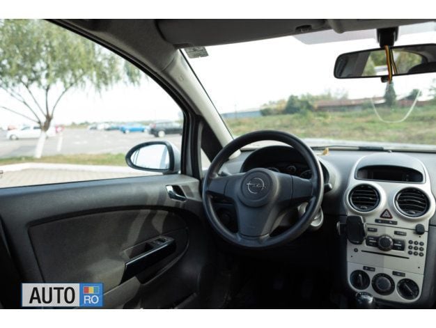 Second-hand Opel Corsa 75 CP (55 kW) 2007 Gri Hatchback