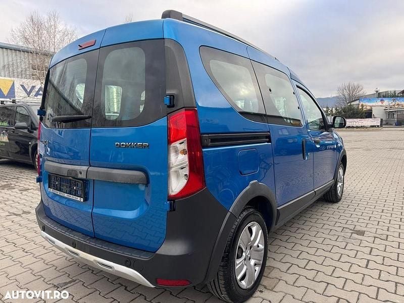 Second-hand Dacia Dokker Celebration 90 CP (66 kW) 2015 Culoarealbastru Monovolum