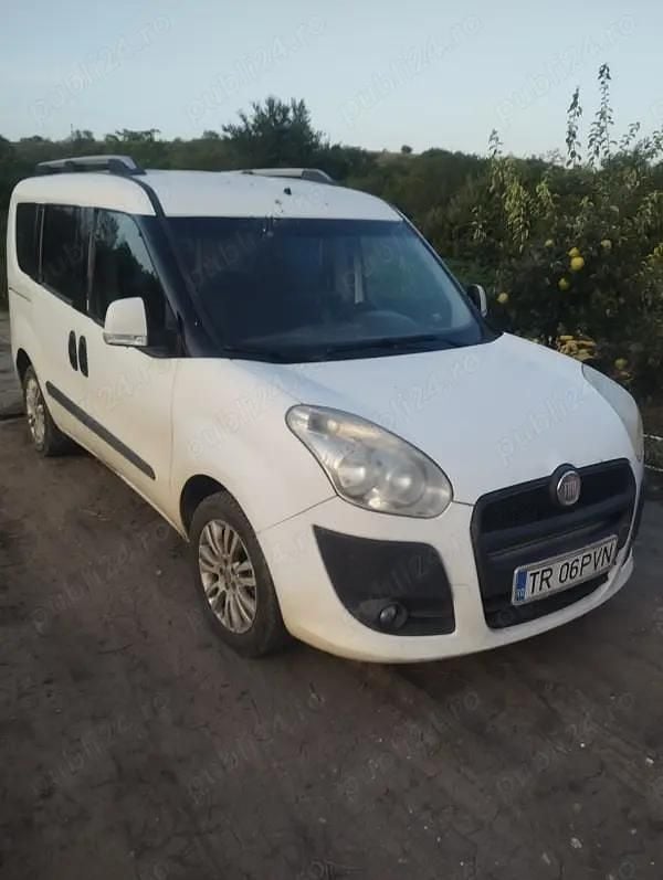 Alb Utilizat 2011 Fiat Doblò Monovolum | 4.000 EUR - Imagine 1/4