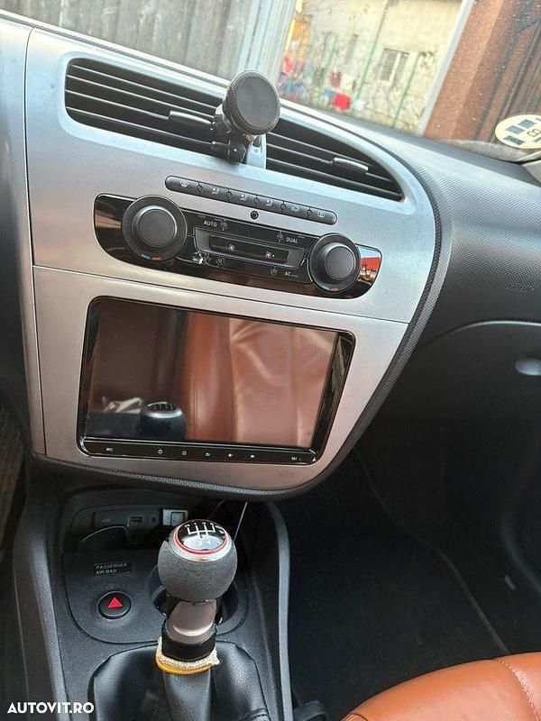 Second-hand Seat Leon 105 CP (77 kW) 2011 Culoaregri Hatchback