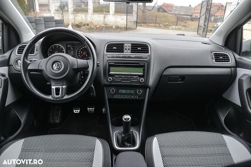 Second-hand VW Polo Sportline 86 CP (63 kW) 2011 Culoaregalbeuriu Hatchback