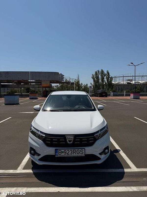 Alb Utilizat 2021 Dacia Logan Berlinǎ | 8.000 EUR (Preț OK) - Imagine 1/4