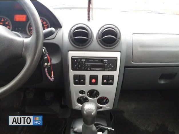 Second-hand Dacia Logan 75 CP (55 kW) 2006 Rosu metalizat Berlinǎ