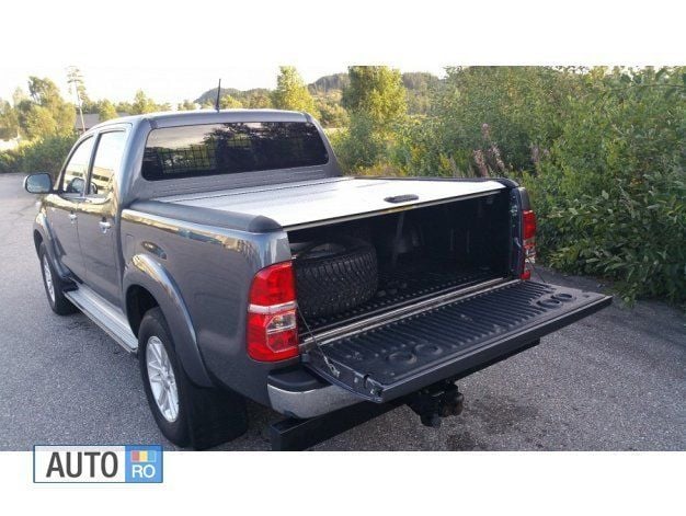 Second-hand Toyota HiLux 171 CP (125 kW) 2014 Rosu Pickup