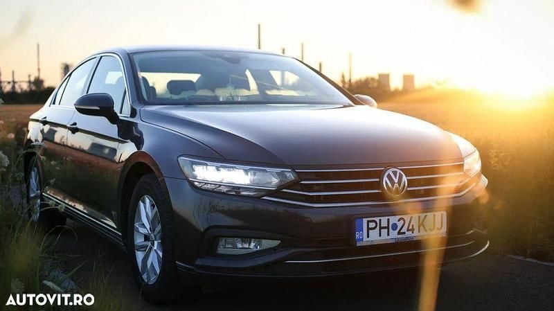 Gri Utilizat 2020 VW Passat Comfortline Berlinǎ | 15.900 EUR (Preț bun) - Imagine 1/4