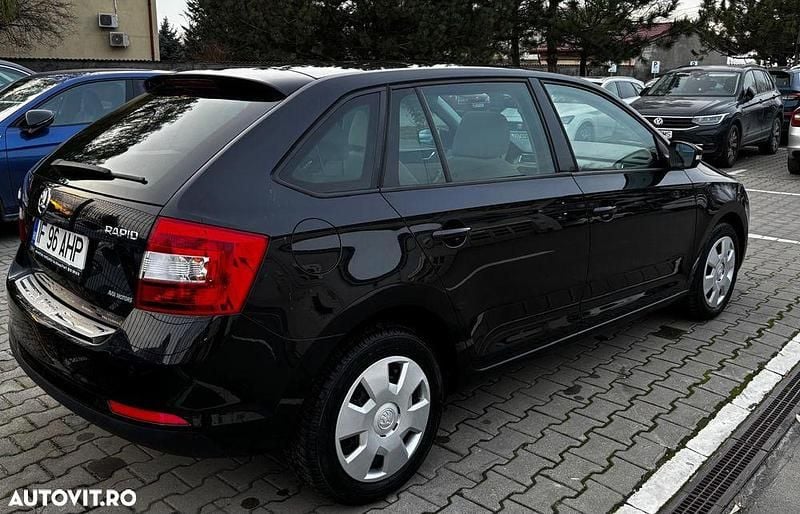 Culoarenegru Utilizat 2015 Skoda Rapid Hatchback | 7.600 EUR (Preț OK) - Imagine 1/4