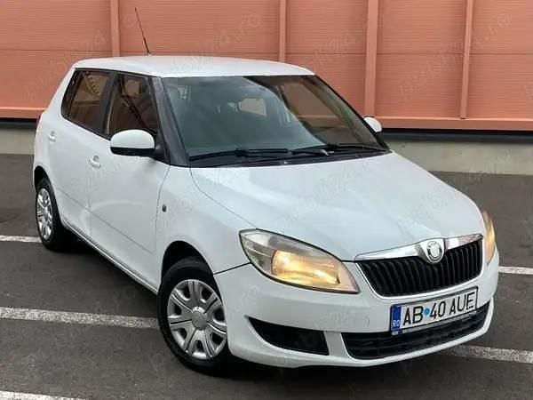 Utilizat 2011 Skoda Fabia Berlinǎ | 2.000 EUR (Super Preț) - Imagine 1/4